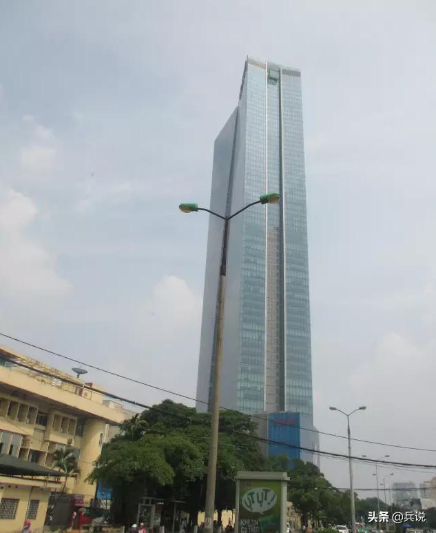 越南老兵重回当年战斗过的洞穴 (越南老兵回忆丛林战争)