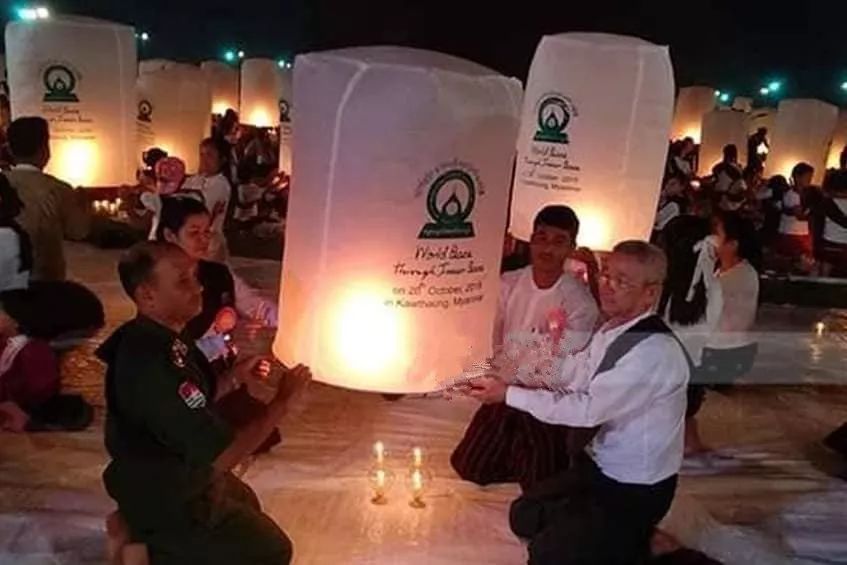 成千上万孔明灯视频,缅甸放飞孔明灯