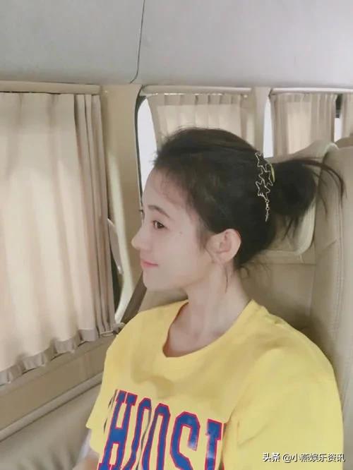 鞠婧祎杨超越丸子头,对比杨超越和鞠婧祎同穿蓝裙