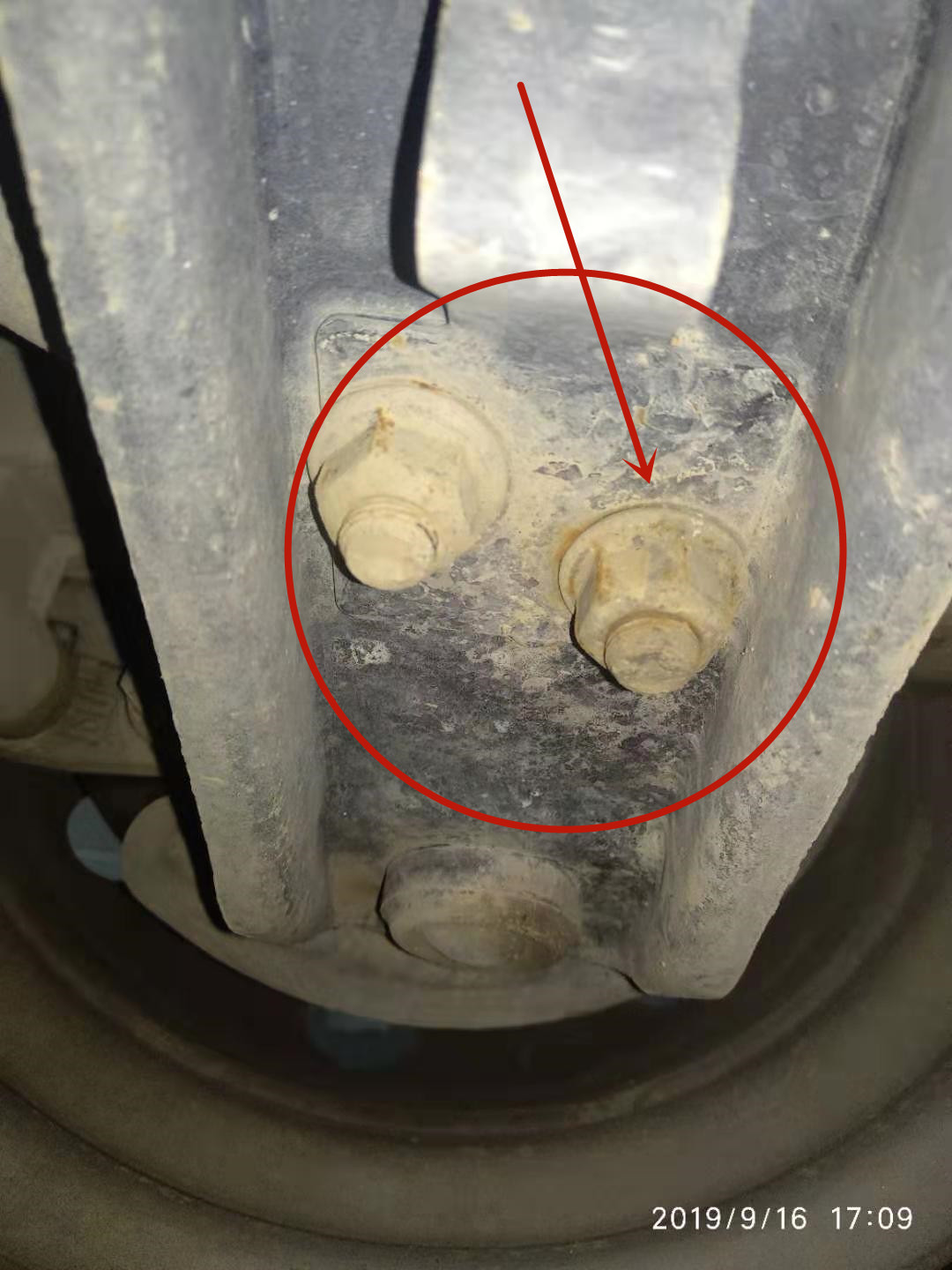 神车“五菱之光”,坑洼路段底盘异响,师傅:小问题