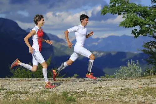 45岁的姐姐给我设圈套，想让28岁的我做她男朋友，我断然拒绝了