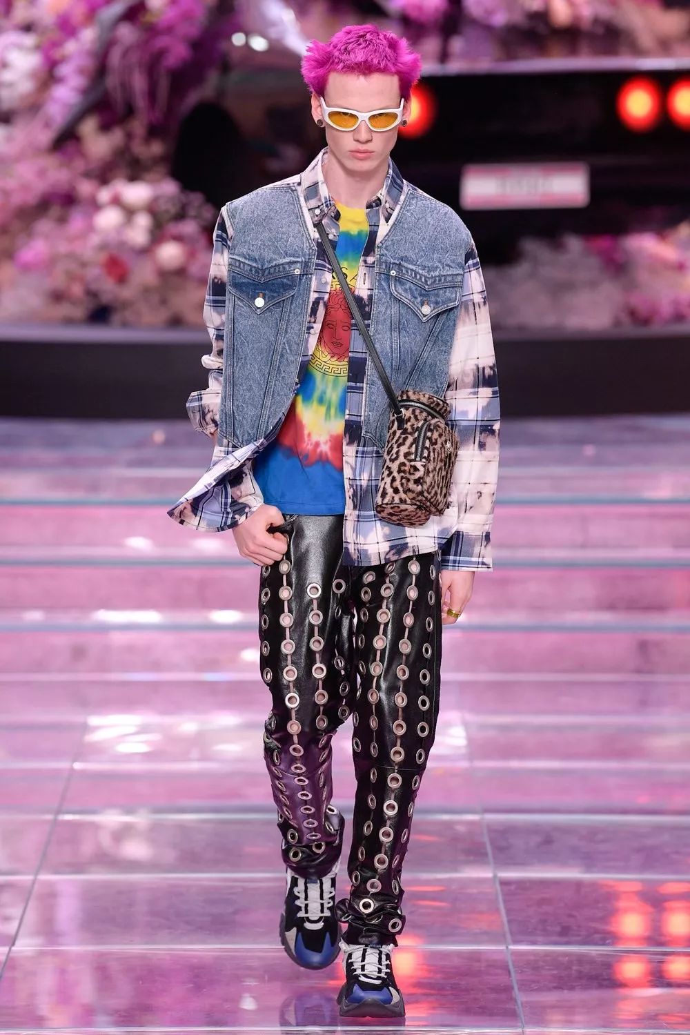 范思哲2018米兰春夏男装大秀,范思哲创意总监donatellaversace