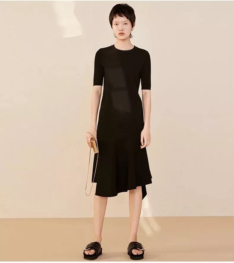 百变独特小黑裙,针织小黑裙高级感