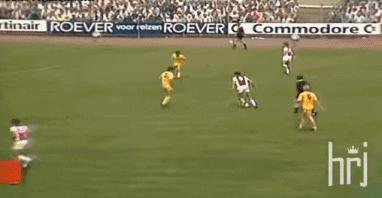 足球史上最全能支点中锋!他可以在中锋、前腰和边锋之间无缝衔接!