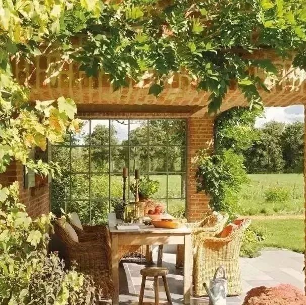 花园怎么布局才会有层次感,露台花园如何分休闲区和种花区