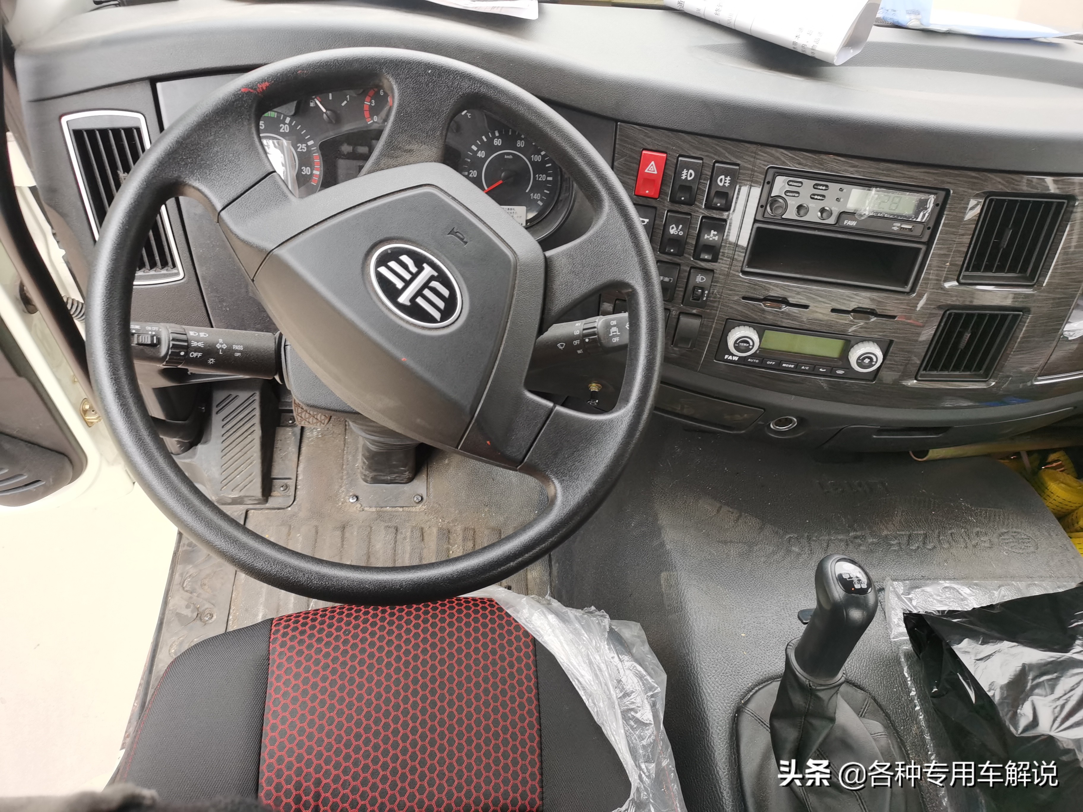 国6解放j6l180马力清障车,国六解放j6p牵引车价格