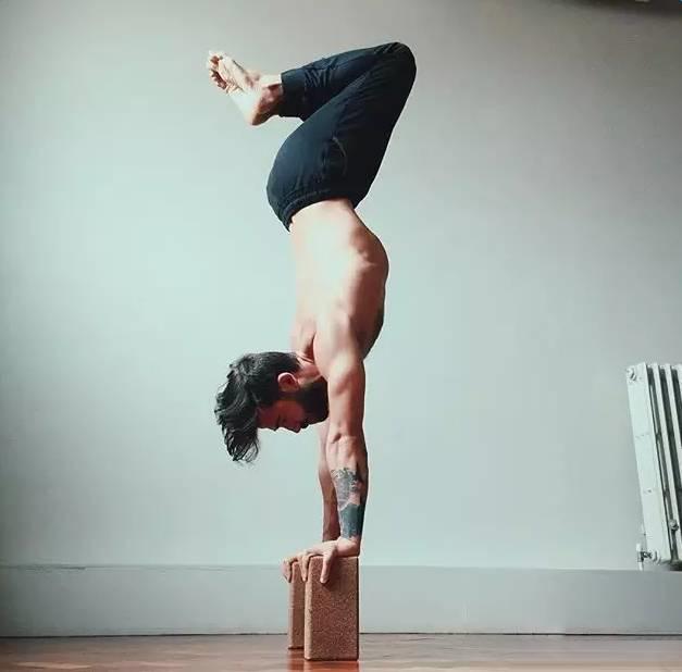 盘点男人练瑜伽,男人瑜伽刚柔并济
