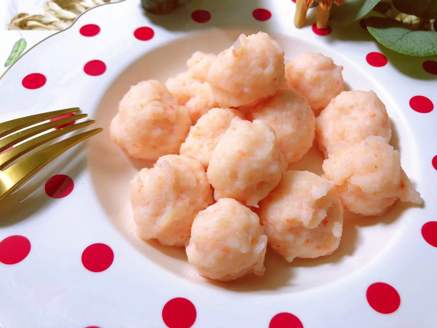 做好后瞬间就被娃爸抢走好几个，快收下这亲妈牌虾丸做法