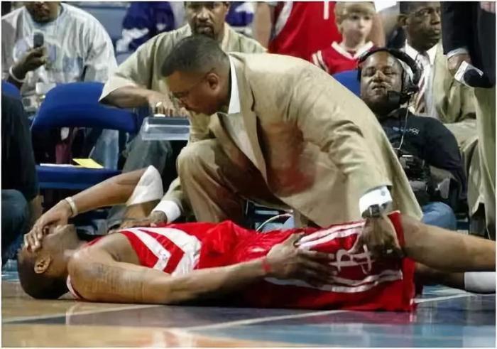 考神十字韧带撕裂不是末日，细数NBA饱受十字韧带折磨的球星