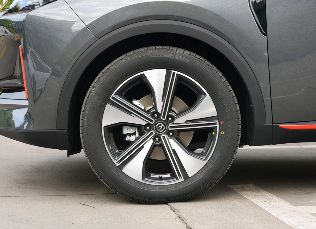 长安cs75plus与cs55plus静音效果,长安cs55plus跑120公里飘吗