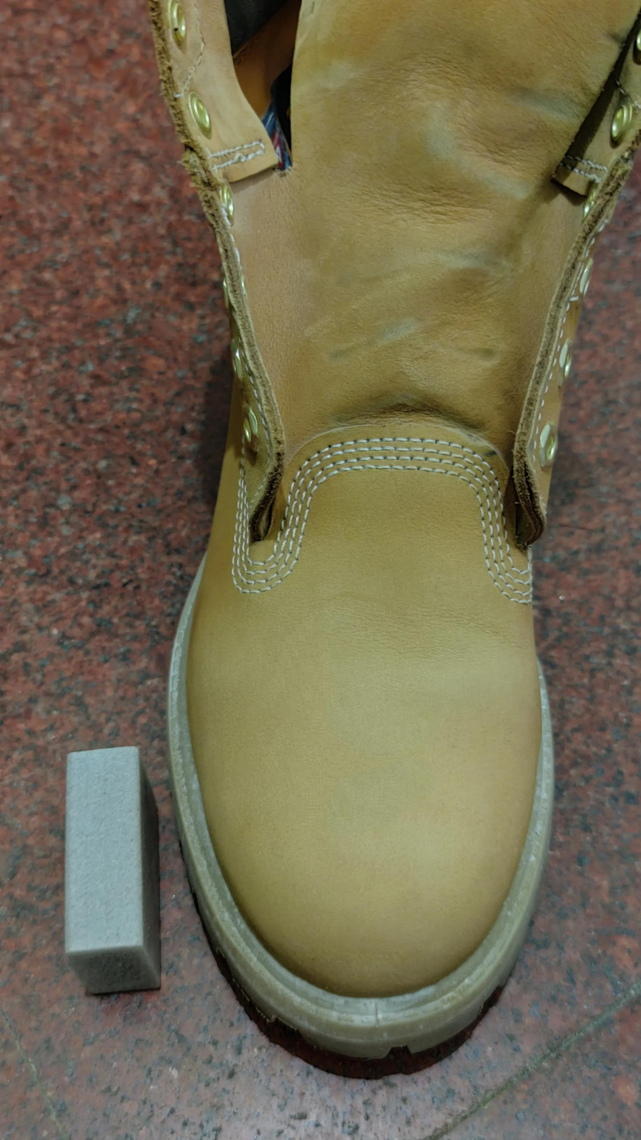 大黄靴滴油在家怎么处理,大黄靴滴上油了应该怎么去除