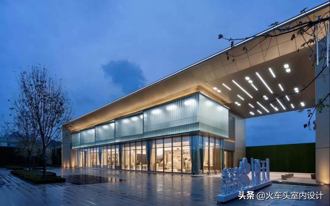 首发|以扇为媒,追寻东风西渐的灵动优雅