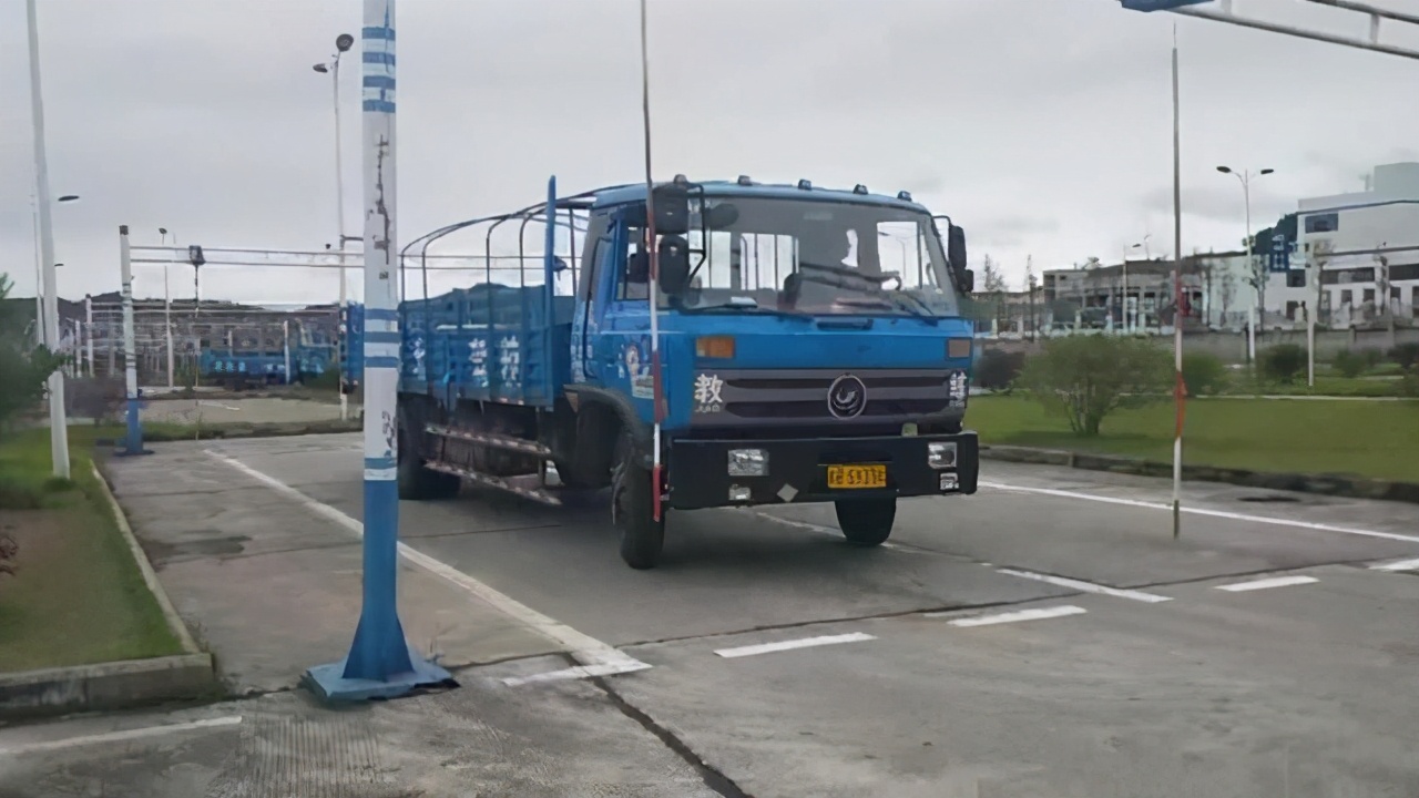 a1驾驶证开半挂车被处罚,b2证开半挂车违法吗