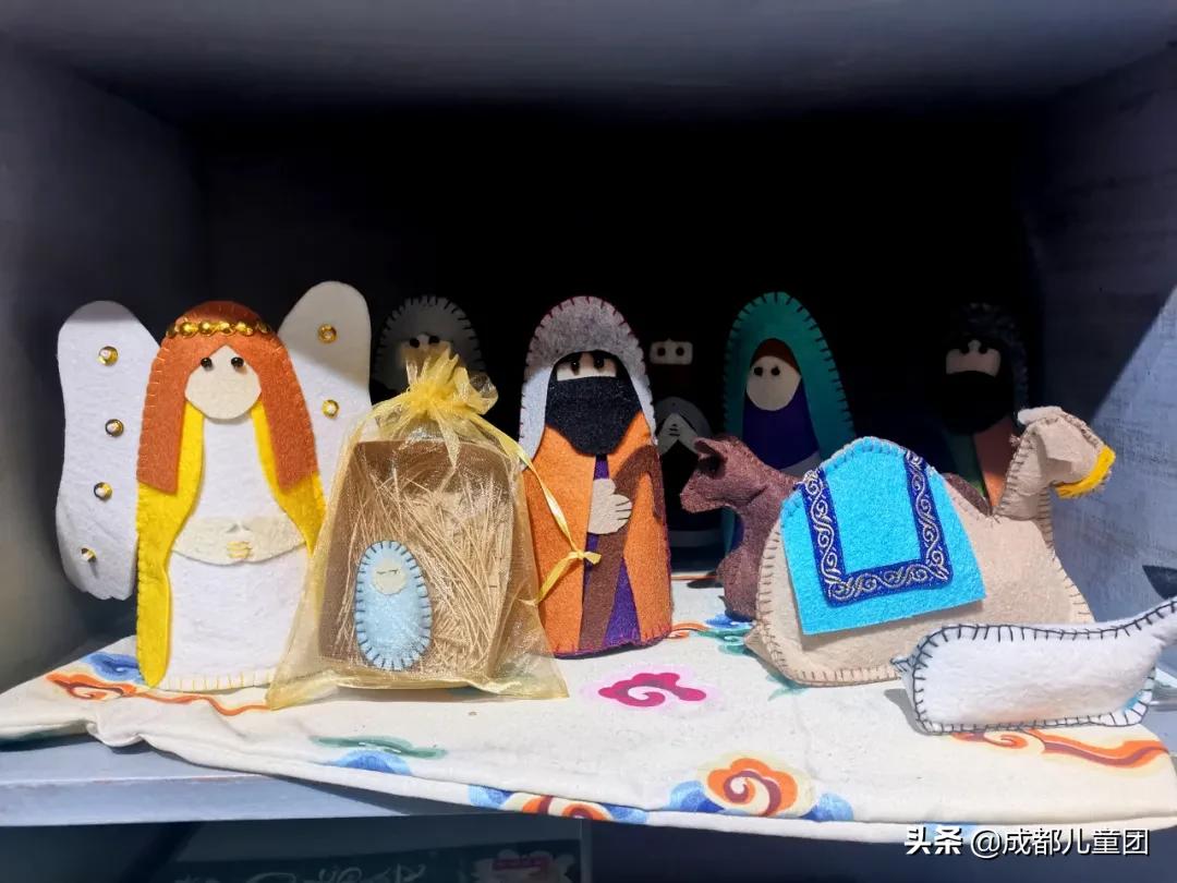 在成都这些小众的杂货铺里，藏着女娃娃最乖的头花