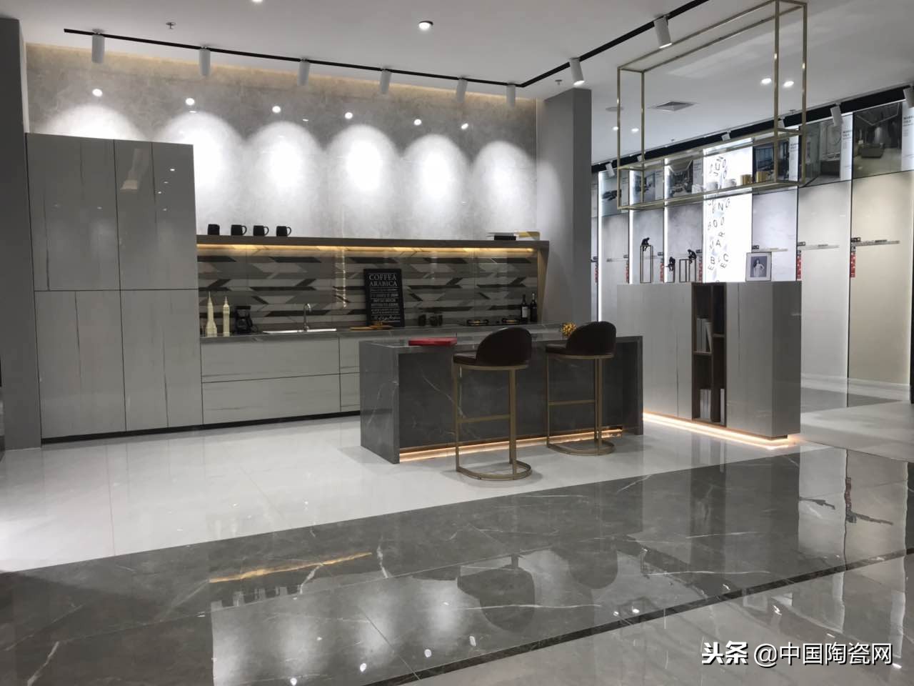 中陶君巡展-骏程：新装如此美，代言人柳岩你知道吗？