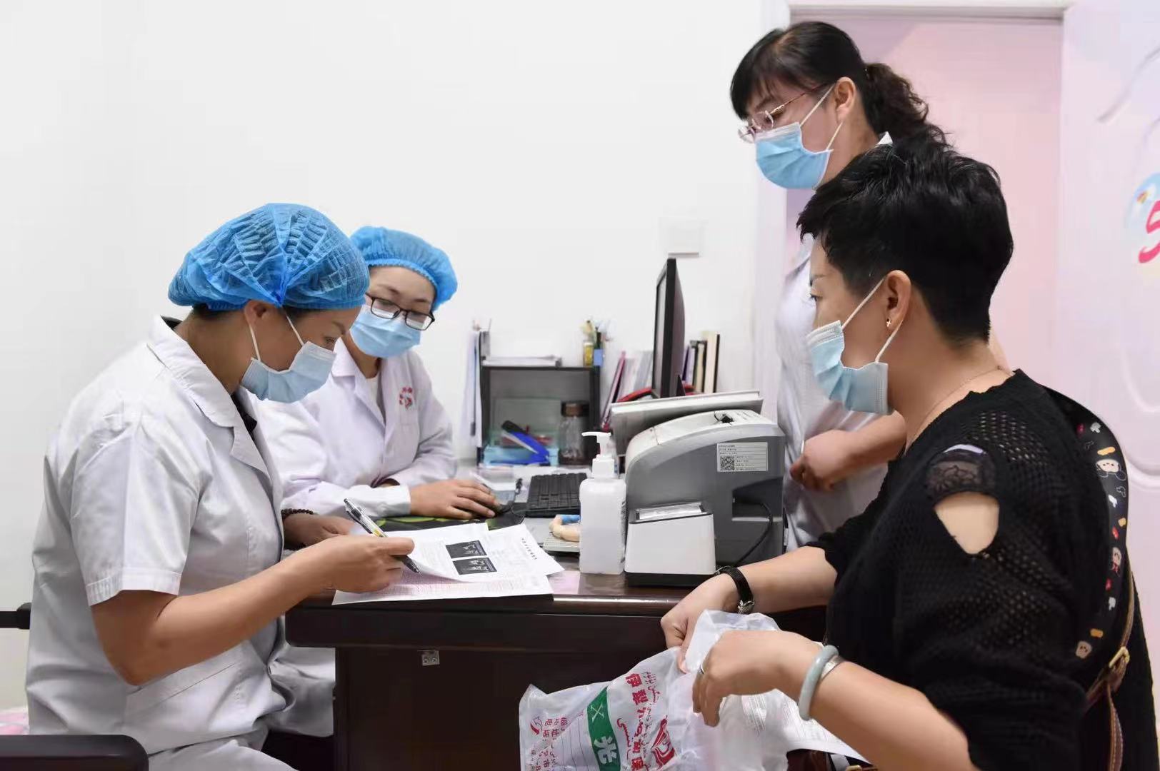 成妇儿专家工作站落户*疆新**为西部儿童健康事业发展注入新“引擎”