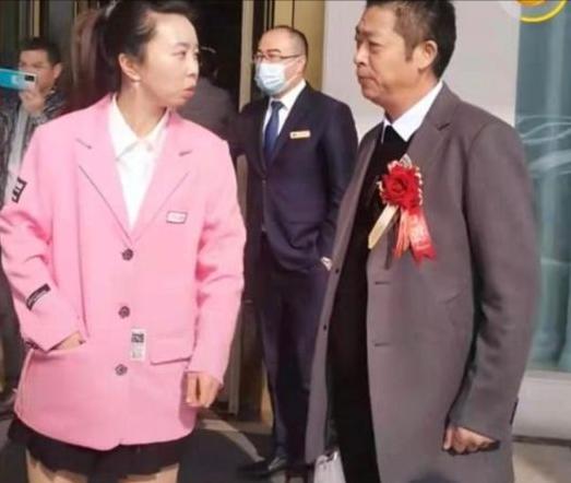 许妈28,许妈参加田静弟弟婚礼发生了什么