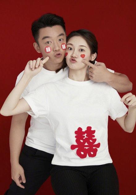 郑恺苗苗机场秀恩爱,郑恺苗苗婚后花式秀恩爱