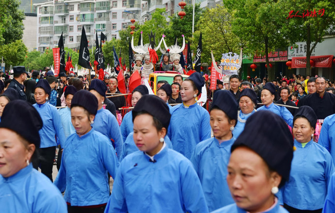 台江苗族姊妹节巡游,台江苗族姊妹节苗族服装