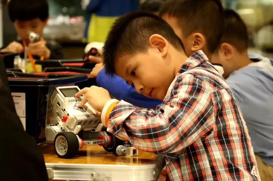 玩乐高、学编程、做实验，东莞值得考虑的创客机构都在这里