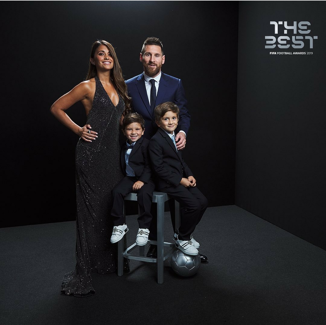 安东内拉见证了梅西一路的艰辛,梅西安东内拉看梅西