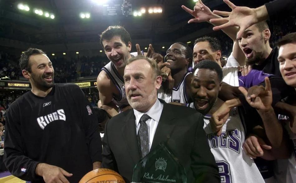 猫王华莱士拜纳姆,杰拉德华莱士被肘击视频