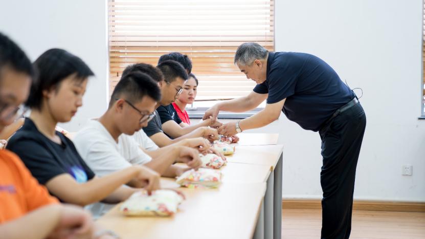 中医学屠呦呦班专业招生计划,屠呦呦填报的高考志愿是哪所大学