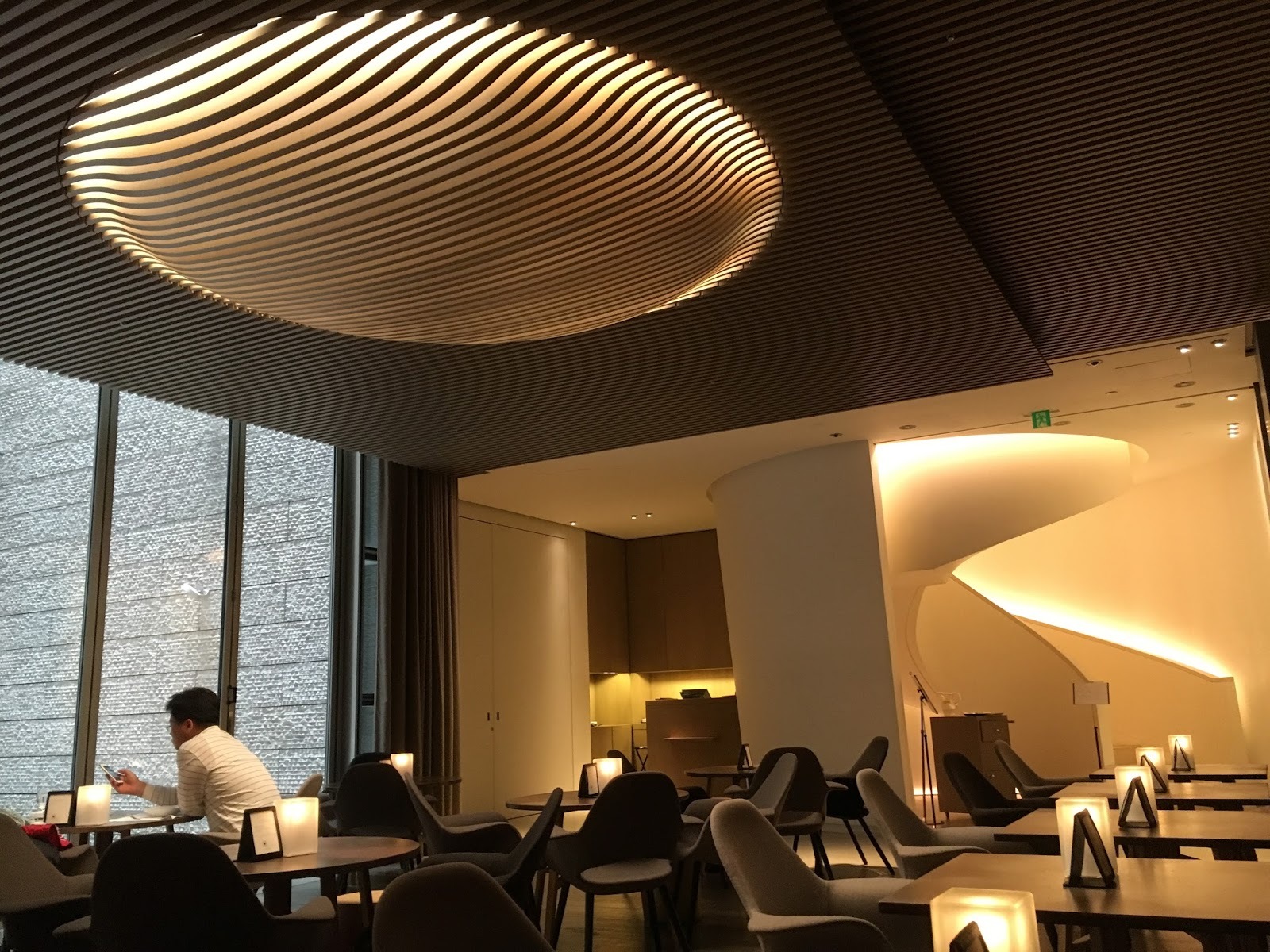 开咖啡馆的小确幸，奢侈品牌也要有