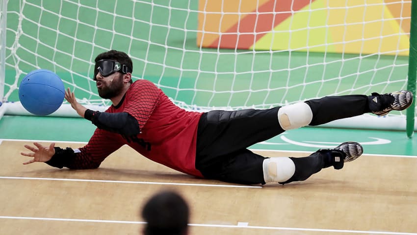 残奥会盲人踢足球,残奥会失明运动员是怎么跑的