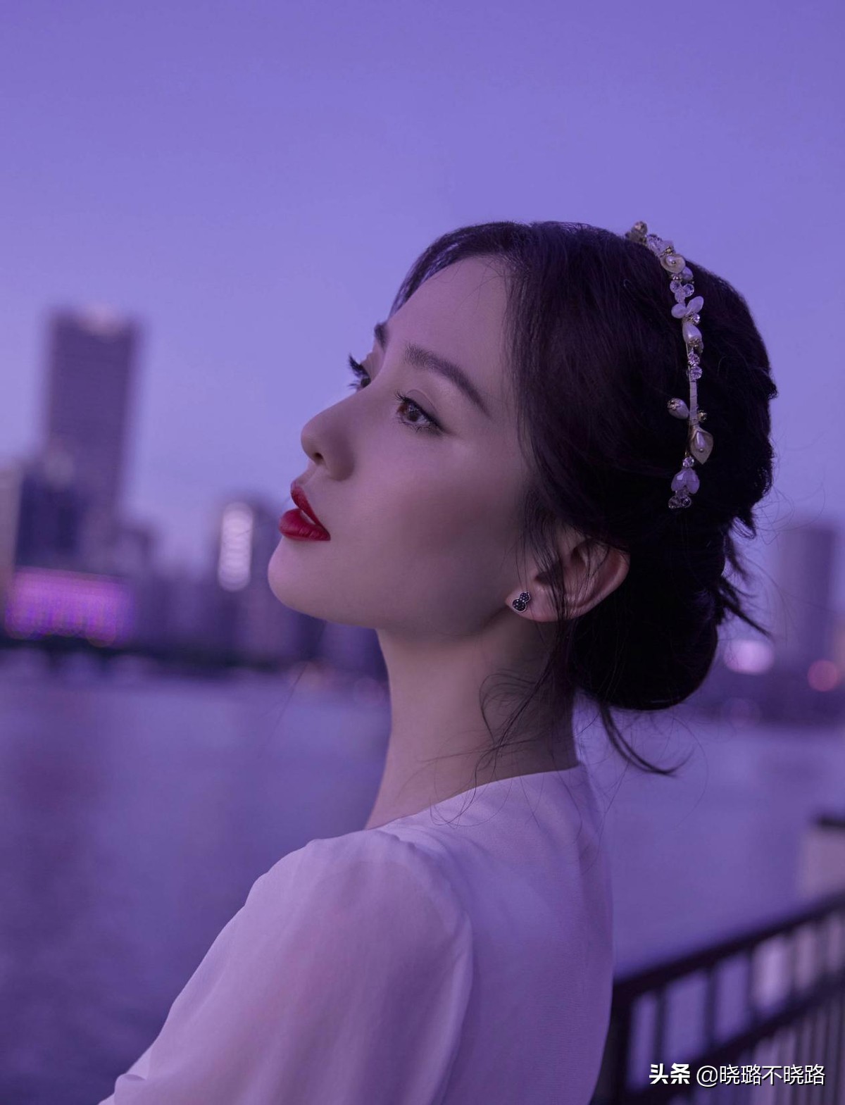 这个春天必学的气质发型,这个春天小丝巾这样搭