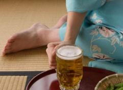 脚臭还脱鞋的人怎么治,日本人进门就换鞋脚臭怎么解决