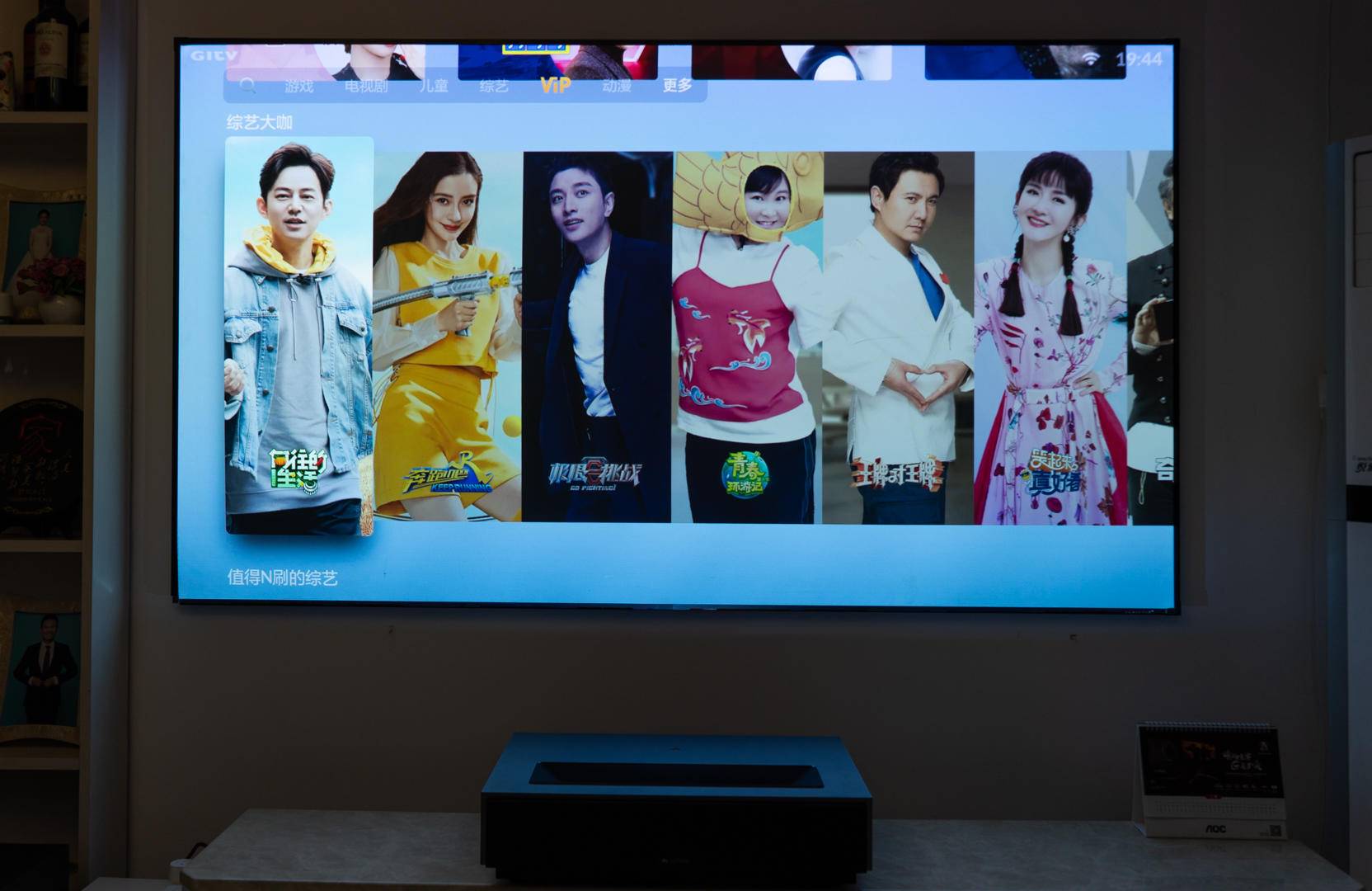 100英寸激光电视机测评,激光电视80寸和100寸差多少