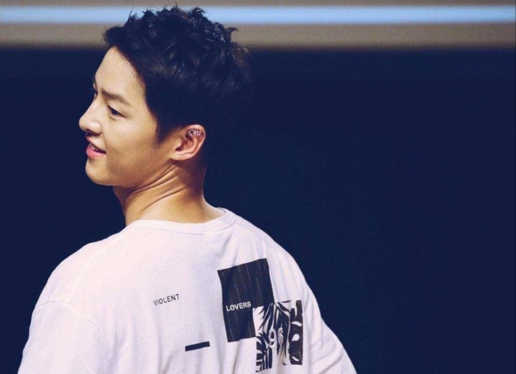 宋仲基去夏威夷度假，宋慧乔狂晒海边贝壳照，是巧合还是隔空PK？