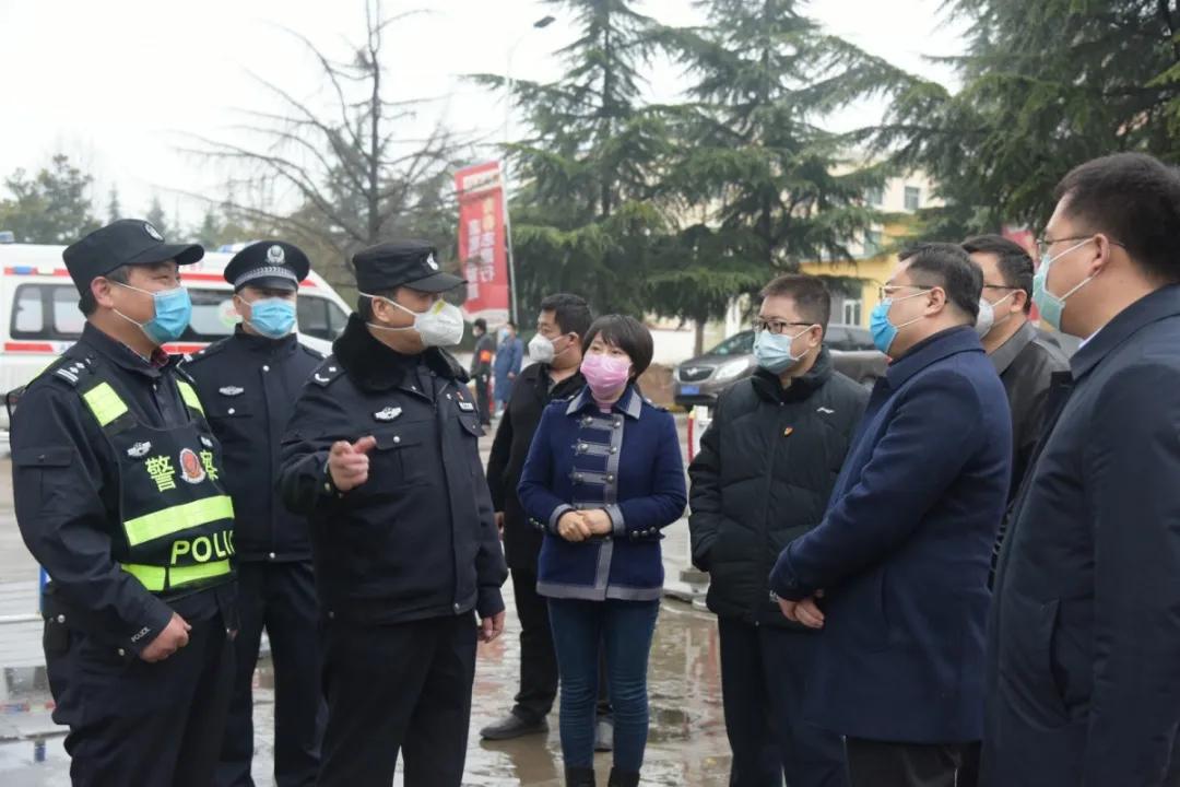 共青团西安市委书记、市青联主席汪国栋同志到西安火车南站检查疫情防控工作并开展慰问活动