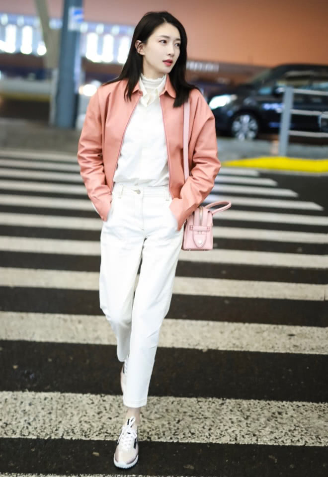 江疏影粉白系好看吗,江疏影粉色系搭配图片