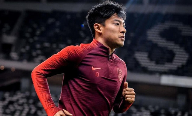 国足新帅成球迷热议话题,国足新帅首次亮相