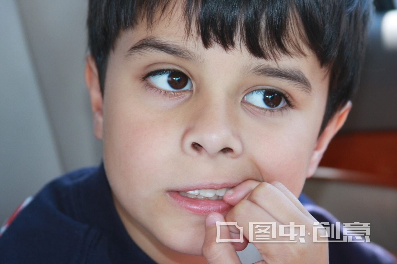 孩子抠指甲心理,孩子抠指甲严重的危害