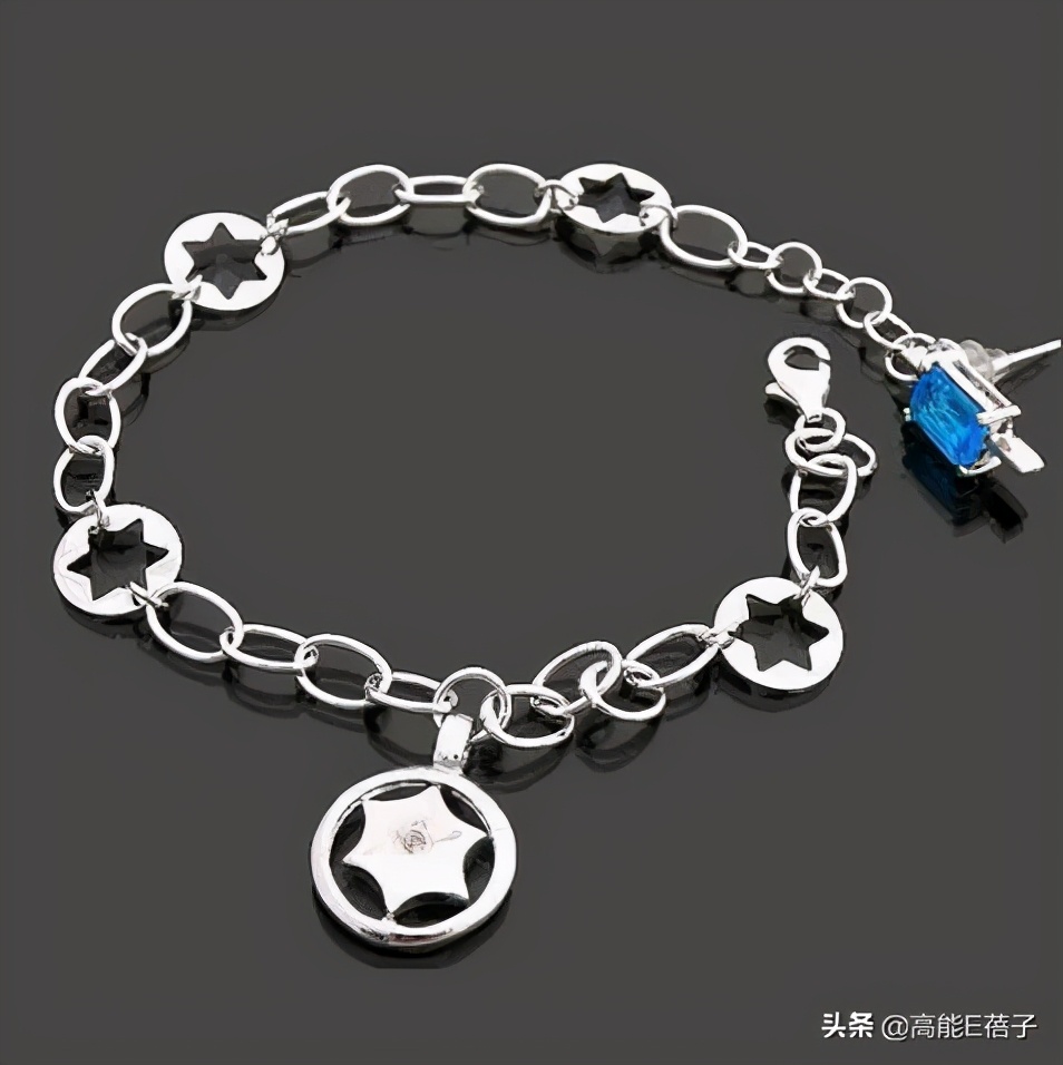 穿着婆婆裤子躺在公公腿上，《放羊的星星》女主刘荷娜被嘲了