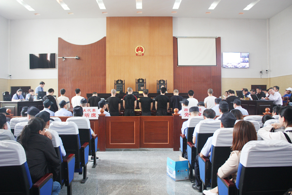 砸人家车700元能判刑么,江西吉安打人事件最新消息