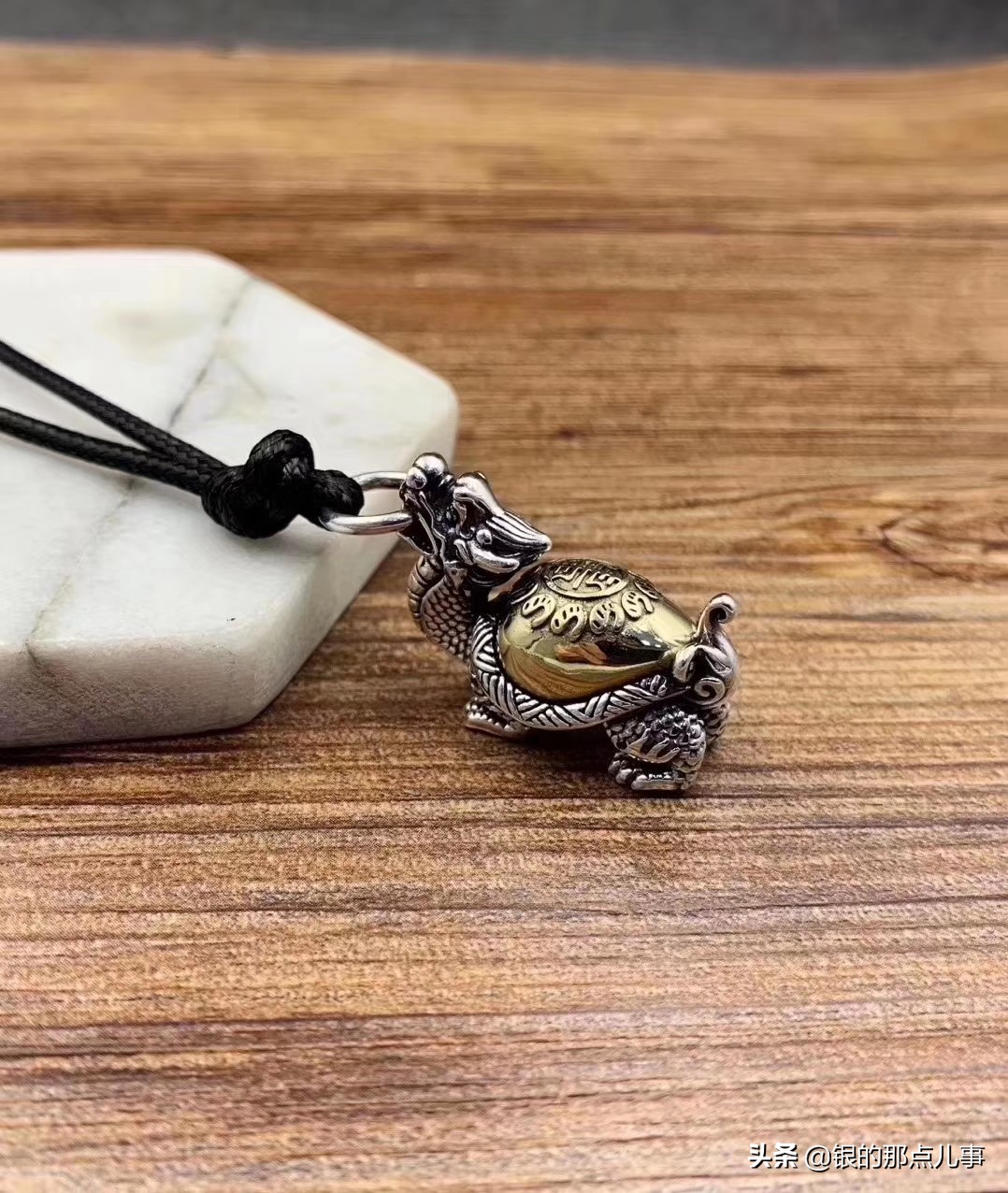 怎么挑选银饰品送妈妈,怎样挑选银饰品最好