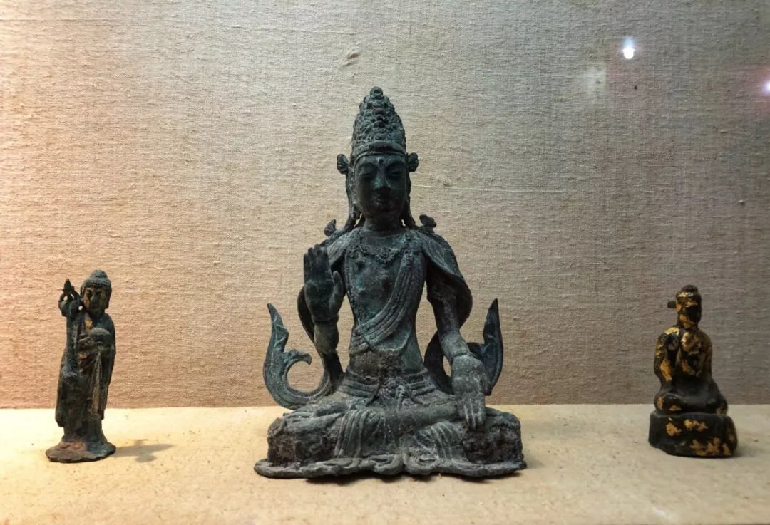 特殊时期的大理三塔,大理崇圣寺三塔南诏风情岛