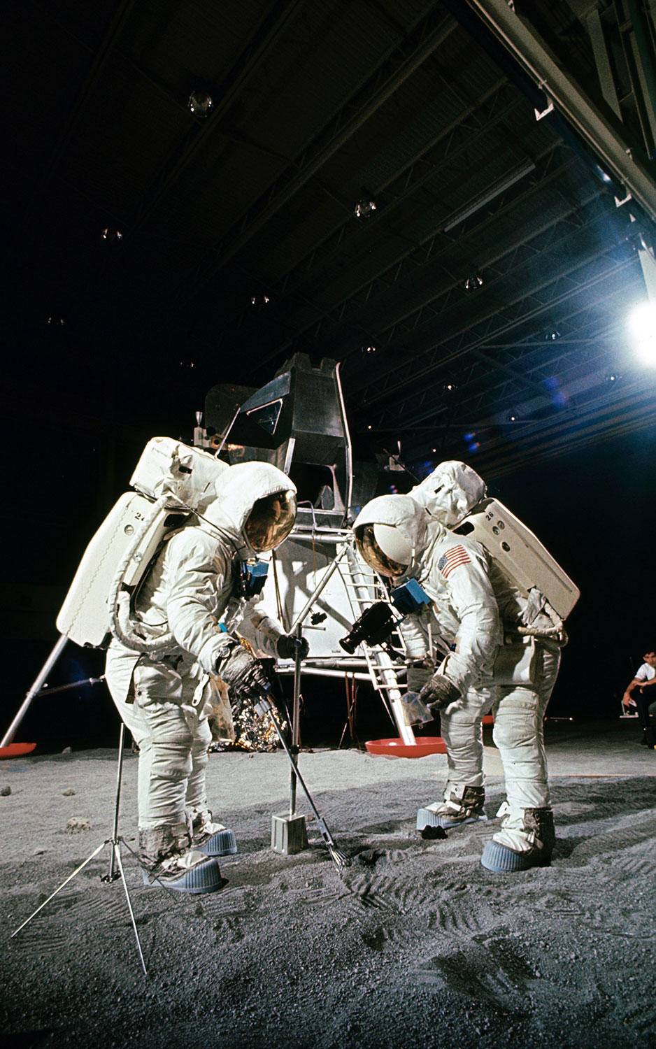 美国阿波罗登月计划登上月球了吗,美国阿波罗登月计划的整个过程