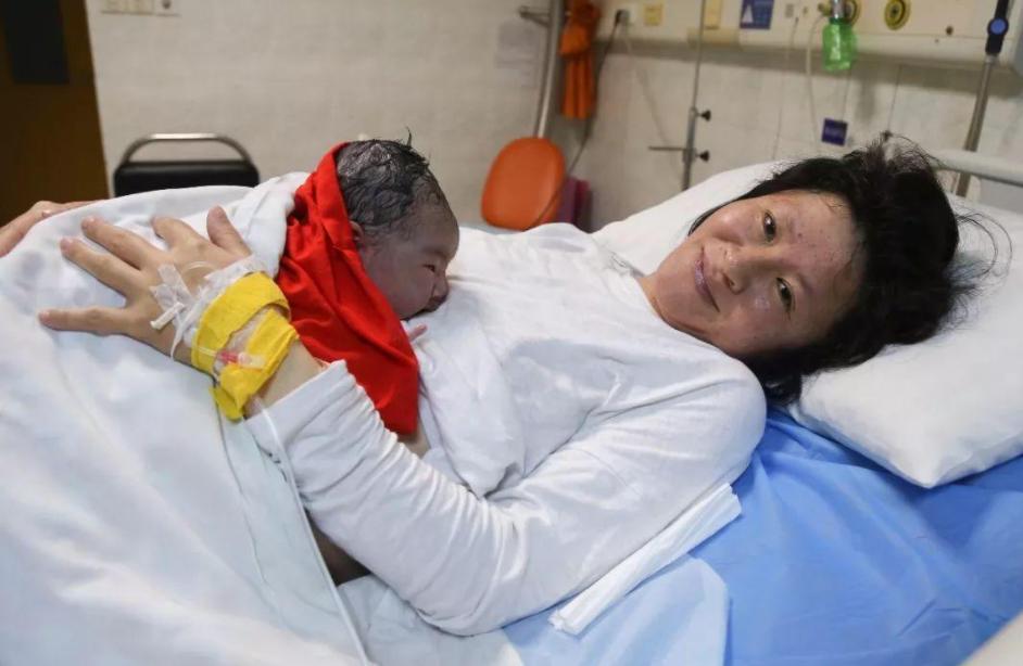 生孩子的痛是什么感觉,女性生孩子的痛感相当于什么