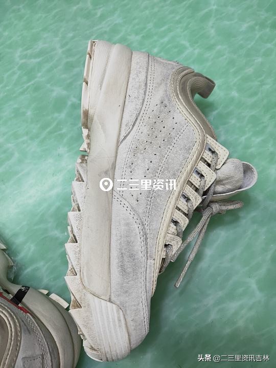 899元买的脏脏鞋竟被洗衣店给刷干净了，店家：顾客事先没告知