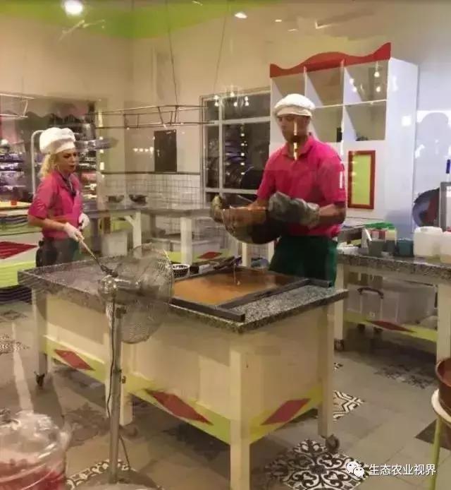 用一颗草莓吸引5百万游客,开5家主题乐园、4家超市、300个草莓屋