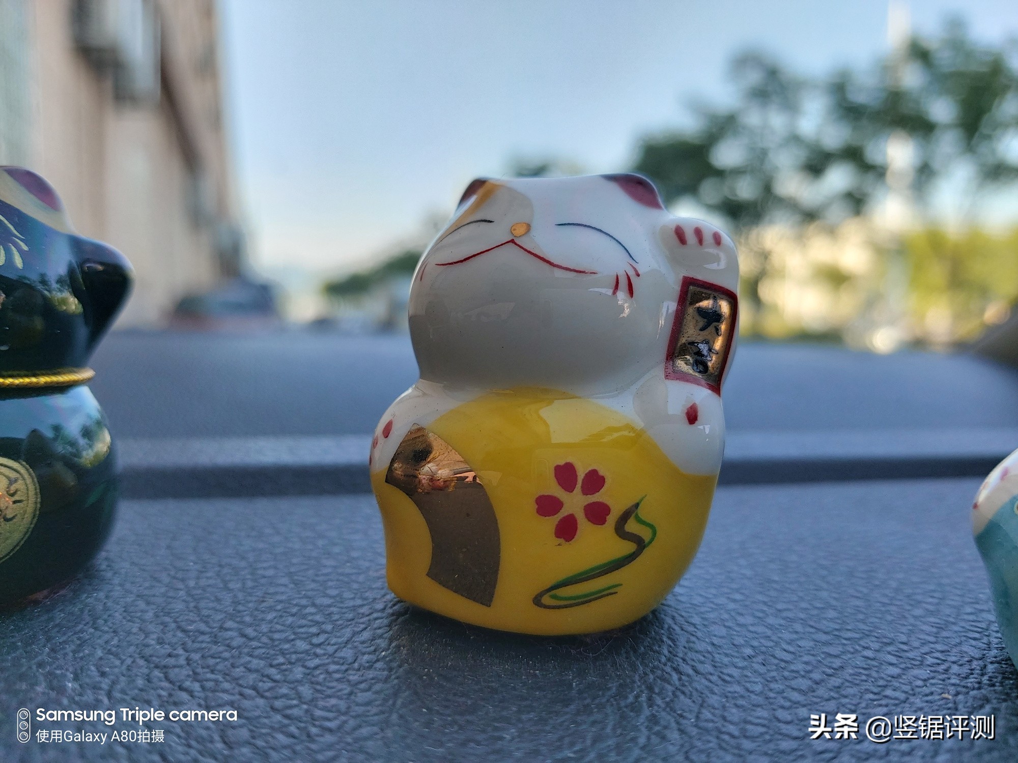 三星A80深度评测，6.7英寸全面屏，旋转摄像头设计