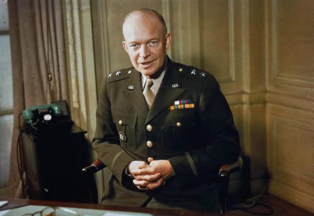 麦克阿瑟要向中国投原*弹子**，被杜鲁门撤职，毛主席一语道破其软肋