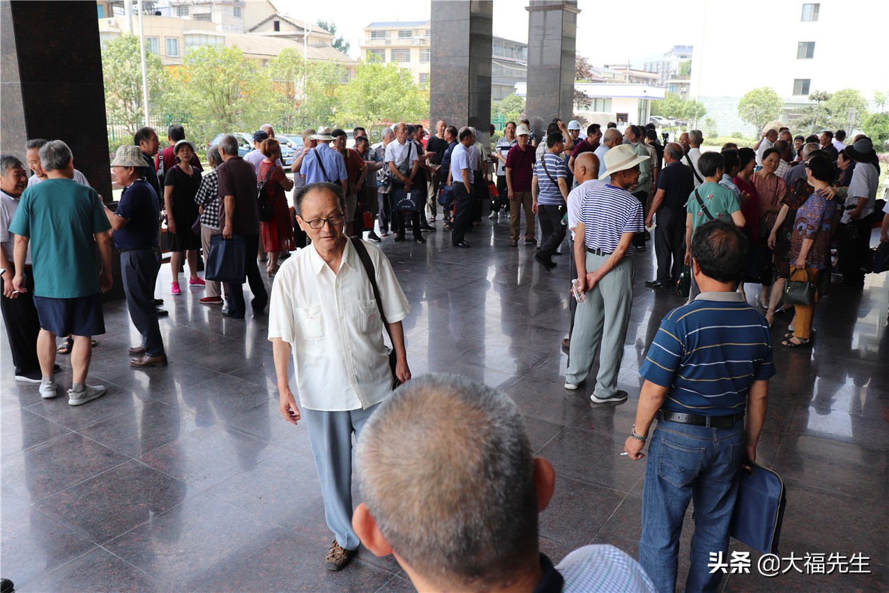 钢铁年代战友重逢,钢铁情怀