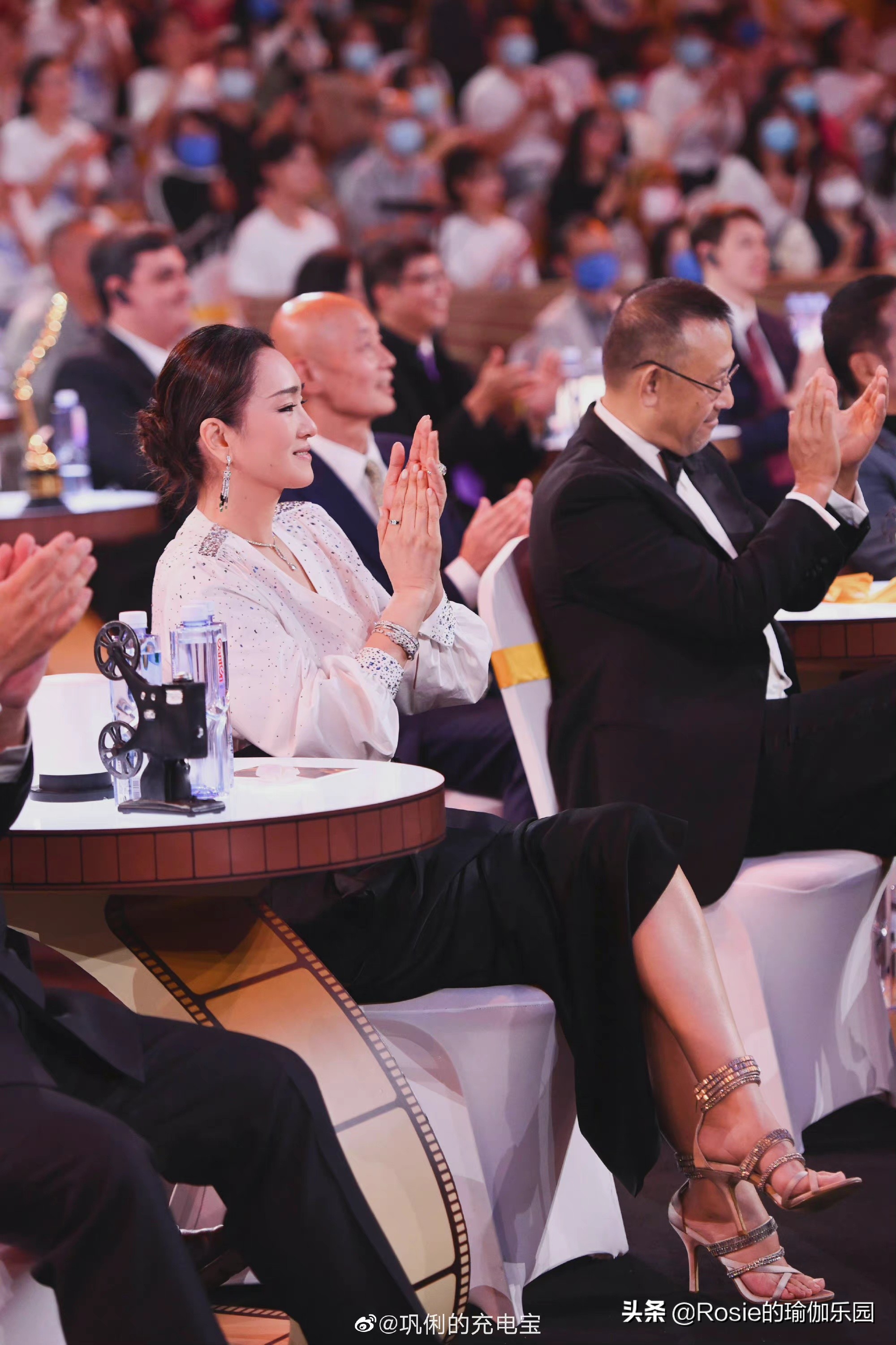 57岁巩俐怎样保持年轻呢,55岁的巩俐凭什么美炸了