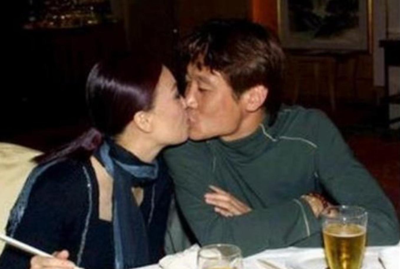 璁╅偅鑻辩敇鎷滀笅椋庣殑濂充汉,閭ｈ嫳鐖变簡10骞寸殑楂樺嘲濡備粖鎬庢牱